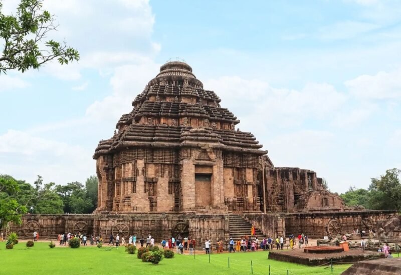 Budget hotels near sea beach puri | Konark Temple Guide